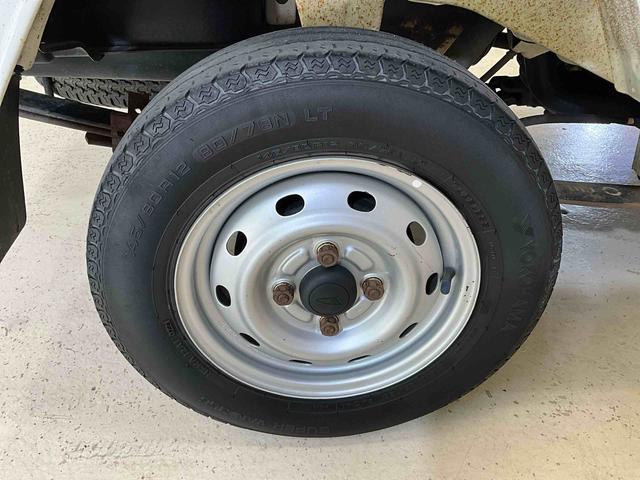 ハイゼットトラックスタンダード　４ＷＤ　４速オートマチック　パワステ　ラジオ４ＷＤ　４速オートマチック　ＡＭ／ＦＭチューナー　パワステ　スチールホイール　マニュアルエアコン　ゲートプロテクター　ガードフレームプロテクター　ラバーマット　バイザー運転席エアバッグ（京都府）の中古車