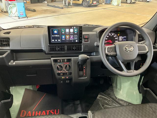 ハイゼットカーゴＤＸ　ディスプレイオーディオ　バックカメラ　キーレスリモコンディスプレイオーディオ　バックカメラ　フルセグチューナー　ブルートゥース対応　キーレスリモコン　オートライト　コーナーセンサー　アイドリングストップ　マニュアルエアコン　スマートアシスト　ＡＢＳ（京都府）の中古車