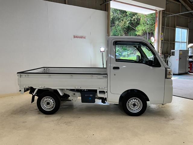 ハイゼットトラックスタンダードＳＡIIIｔワンオーナー　衝突軽減ブレーキ　認定中古車　カーペットマット・バイザー有　エアコン　パワステ　ミッション車　２ＷＤ　オートライト　ＡＭ／ＦＭラジオ　ドリンクホルダー（京都府）の中古車