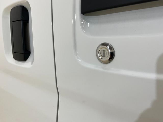 ハイゼットカーゴＤＸ　ラジオ　キーレス　パワーウィンドウ　４ＷＤラジオ　キーレス　パワーウィンドウ　パートタイム４ＷＤ　スマートアシスト　オートライト　エアコン　パワステ　オーバーヘッドシェルフ（京都府）の中古車