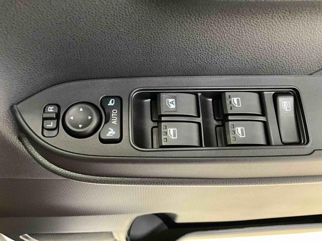 タントカスタムＸ届出済み未使用車　両側リヤパワースライドドアスマートアシスト　両側リヤパワースライドドア　プッシュボタンエンジンスタート　ＬＥＤヘッドライト　オートエアコン　オートライト　シートヒーター　アルミホイール　バックカメラ　コーナーセンサー　ＡＢＳ（京都府）の中古車