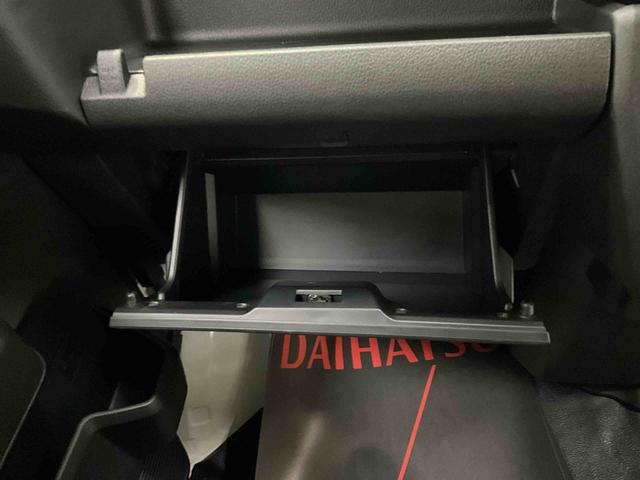 ハイゼットカーゴＤＸ　４ＷＤ　キーレスエントリー　オートライト　両側スライド４ＷＤ　エアコン　パワステ　フロントパワーウィンドウ　キーレスエントリー　オートエアコン　ラジオ　スマートアシスト　デュアルエアバッグ　ＡＢＳ　安全ボディ　横滑り防止システム　両側スライドドア（京都府）の中古車