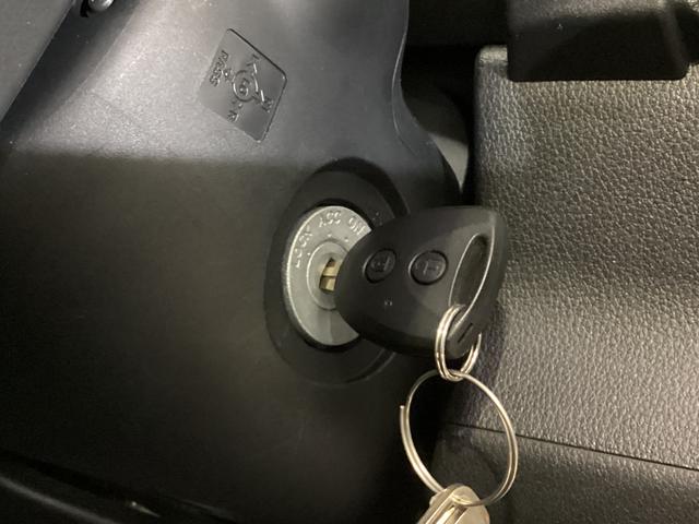 ハイゼットカーゴＤＸ　　４ＷＤ　前後コーナーセンサー　ラジオ４ＷＤ　前後コーナーセンサー　ラジオ　アイドリングストップ　ＡＴ車　両側スライドドア　キーレスエントリー　ヘッドライトレべライザー　アクセサリーソケット　マニュアルエアコン　オートライト（京都府）の中古車