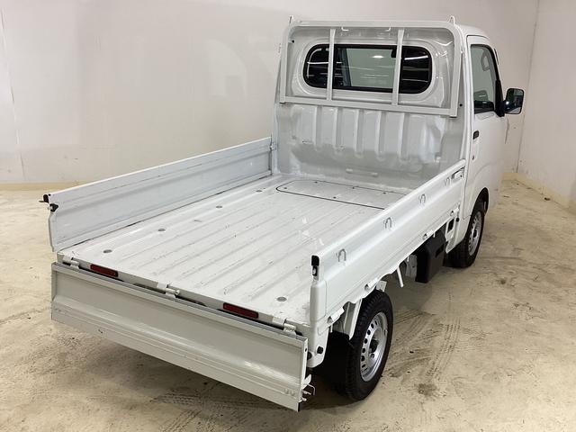 ハイゼットトラックスタンダード　ワンオーナー　４ＷＤ　ＣＶＴ車　３方開　ラジオワンオーナー　４ＷＤ　ＣＶＴ車　ラジオ　３方開　ヘッドライトレべライザー　アクセサリーソケット　マニュアルエアコン　スペアタイヤ　バッテリーカバー　クリアランスソナー　キーレスエントリー　オートライト（京都府）の中古車