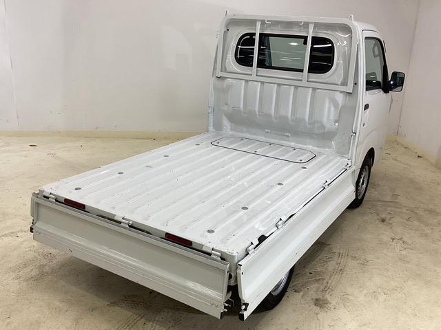 ハイゼットトラックスタンダード　ワンオーナー　４ＷＤ　ＣＶＴ車　３方開　ラジオワンオーナー　４ＷＤ　ＣＶＴ車　ラジオ　３方開　ヘッドライトレべライザー　アクセサリーソケット　マニュアルエアコン　スペアタイヤ　バッテリーカバー　クリアランスソナー　キーレスエントリー　オートライト（京都府）の中古車