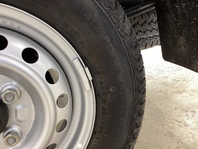 ハイゼットトラックスタンダード　ワンオーナー　４ＷＤ　ＣＶＴ車　３方開　ラジオワンオーナー　４ＷＤ　ＣＶＴ車　ラジオ　３方開　ヘッドライトレべライザー　アクセサリーソケット　マニュアルエアコン　スペアタイヤ　バッテリーカバー　クリアランスソナー　キーレスエントリー　オートライト（京都府）の中古車