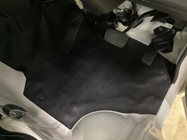 ハイゼットトラックジャンボスタンダード 4WD CVT車 3方開 ラジオ4WD CVT車 クリアランスソナー ラジオ 3方開 スペアタイヤ ヘッドライトレべライザー アクセサリーソケット マニュアルエアコン バッテリーカバー オートライト オートマチックハイビーム(京都府)の中古車