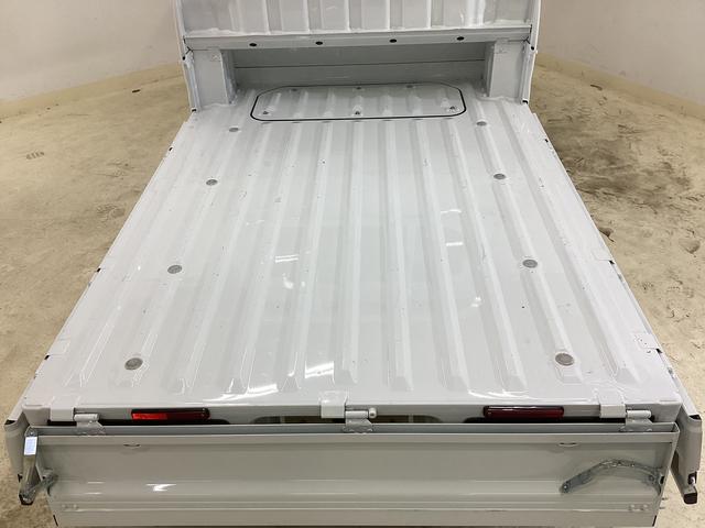 ハイゼットトラックジャンボスタンダード 4WD CVT車 3方開 ラジオ4WD CVT車 クリアランスソナー ラジオ 3方開 スペアタイヤ ヘッドライトレべライザー アクセサリーソケット マニュアルエアコン バッテリーカバー オートライト オートマチックハイビーム(京都府)の中古車