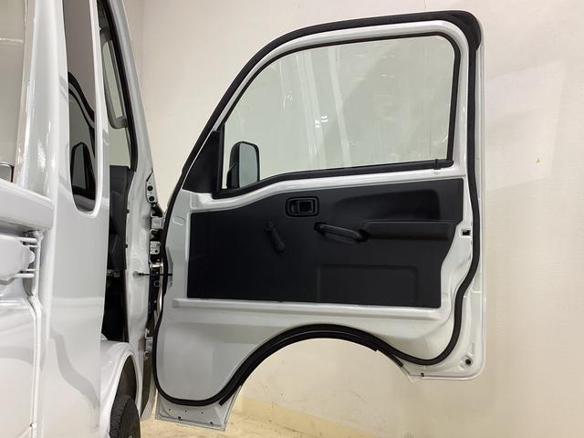 ハイゼットトラックジャンボスタンダード 4WD CVT車 3方開 ラジオ4WD CVT車 クリアランスソナー ラジオ 3方開 スペアタイヤ ヘッドライトレべライザー アクセサリーソケット マニュアルエアコン バッテリーカバー オートライト オートマチックハイビーム(京都府)の中古車