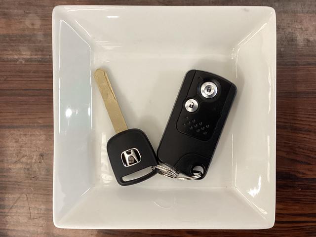 ゼストスパークＷ　ワンオーナー　純正ナビ　ＴＶ　ＥＴＣ　バックカメラワンオーナー　純正ナビ　ワンセグＴＶ　ＥＴＣ　ＵＳＢ　バックカメラ　電動格納ミラー　ＨＩＤヘッドライト　ＡＢＳ　オートエアコン　キーレスエントリー　１４インチ純正アルミホイール　ドアバイザー（京都府）の中古車
