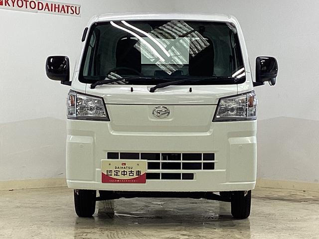 ハイゼットトラックスタンダード　届出済み未使用車　４ＷＤ　ＣＶＴ　エアコン切替式４ＷＤ　ＣＶＴ　３方開　ヘッドライトレべライザー　オートライト　オートマチックハイビーム　アクセサリーソケット　スマートアシスト　電動格納ミラー　マニュアルエアコン　パワステ　バッテリーカバー（京都府）の中古車