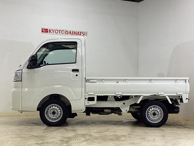 ハイゼットトラックスタンダード　届出済み未使用車　４ＷＤ　ＣＶＴ　エアコン切替式４ＷＤ　ＣＶＴ　３方開　ヘッドライトレべライザー　オートライト　オートマチックハイビーム　アクセサリーソケット　スマートアシスト　電動格納ミラー　マニュアルエアコン　パワステ　バッテリーカバー（京都府）の中古車