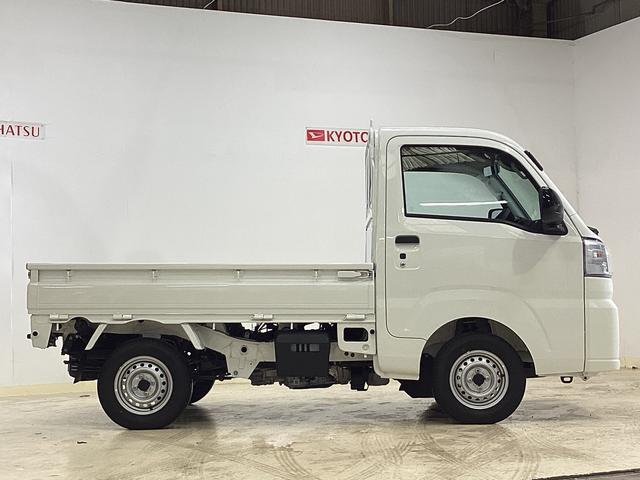 ハイゼットトラックスタンダード　届出済み未使用車　４ＷＤ　ＣＶＴ　エアコン切替式４ＷＤ　ＣＶＴ　３方開　ヘッドライトレべライザー　オートライト　オートマチックハイビーム　アクセサリーソケット　スマートアシスト　電動格納ミラー　マニュアルエアコン　パワステ　バッテリーカバー（京都府）の中古車