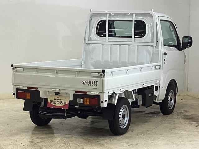 ハイゼットトラックスタンダード　届出済み未使用車　４ＷＤ　ＣＶＴ　エアコン切替式４ＷＤ　ＣＶＴ　３方開　ヘッドライトレべライザー　オートライト　オートマチックハイビーム　アクセサリーソケット　スマートアシスト　電動格納ミラー　マニュアルエアコン　パワステ　バッテリーカバー（京都府）の中古車