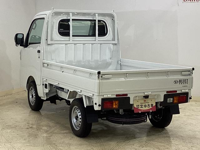 ハイゼットトラックスタンダード　届出済み未使用車　４ＷＤ　ＣＶＴ　エアコン切替式４ＷＤ　ＣＶＴ　３方開　ヘッドライトレべライザー　オートライト　オートマチックハイビーム　アクセサリーソケット　スマートアシスト　電動格納ミラー　マニュアルエアコン　パワステ　バッテリーカバー（京都府）の中古車
