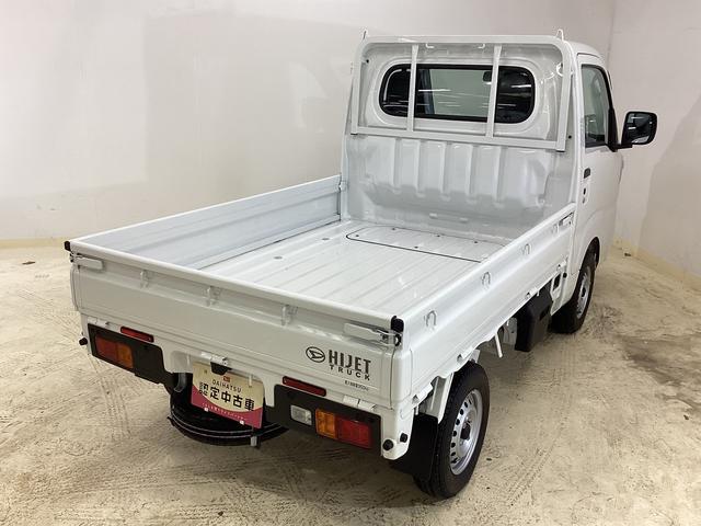 ハイゼットトラックスタンダード　届出済み未使用車　４ＷＤ　ＣＶＴ　エアコン切替式４ＷＤ　ＣＶＴ　３方開　ヘッドライトレべライザー　オートライト　オートマチックハイビーム　アクセサリーソケット　スマートアシスト　電動格納ミラー　マニュアルエアコン　パワステ　バッテリーカバー（京都府）の中古車