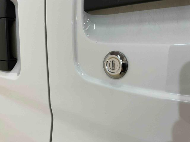 ハイゼットカーゴＤＸ　４ＷＤ　ＣＶＴ　スマアシ　コーナーセンサーホワイト　４ＷＤ　ＣＶＴ　ＡＭＦＭラジオ　スマートアシスト　コーナーセンサー　オートライト　アイドリングストップ　キーレスエントリーキー　集中ドアロック　リヤヒーターファン（京都府）の中古車