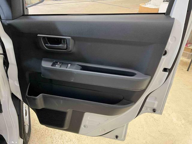 ハイゼットカーゴＤＸ　４ＷＤ　ＣＶＴ　スマアシ　コーナーセンサーホワイト　４ＷＤ　ＣＶＴ　ＡＭＦＭラジオ　スマートアシスト　コーナーセンサー　オートライト　アイドリングストップ　キーレスエントリーキー　集中ドアロック　リヤヒーターファン（京都府）の中古車