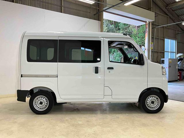 ハイゼットカーゴＤＸ　４ＷＤ　ＣＶＴ　スマアシ　コーナーセンサーホワイト　４ＷＤ　ＣＶＴ　ＡＭＦＭラジオ　スマートアシスト　コーナーセンサー　オートライト　アイドリングストップ　キーレスエントリーキー　集中ドアロック　リヤヒーターファン（京都府）の中古車