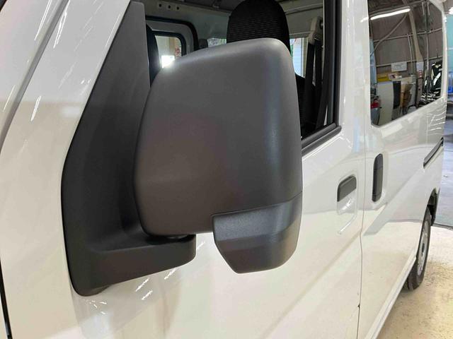 ハイゼットカーゴＤＸ　４ＷＤ　ＣＶＴ　スマアシ　コーナーセンサーホワイト　４ＷＤ　ＣＶＴ　ＡＭＦＭラジオ　スマートアシスト　コーナーセンサー　オートライト　アイドリングストップ　キーレスエントリーキー　集中ドアロック　リヤヒーターファン（京都府）の中古車