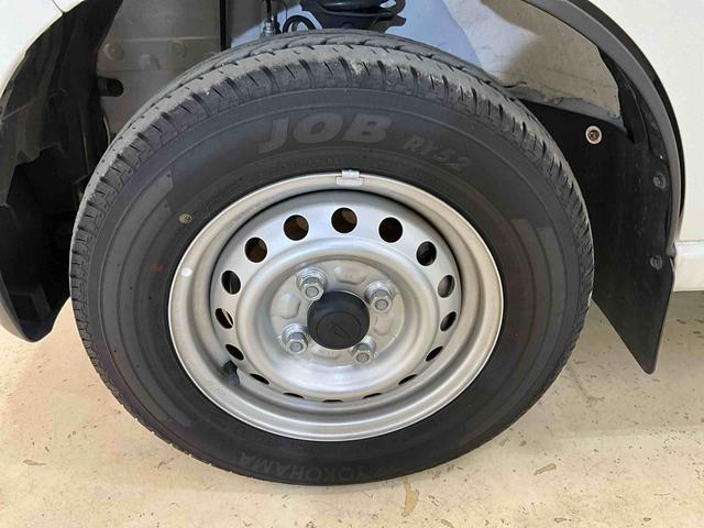 ハイゼットカーゴＤＸ　４ＷＤ　ＣＶＴ　スマアシ　コーナーセンサーホワイト　４ＷＤ　ＣＶＴ　ＡＭＦＭラジオ　スマートアシスト　コーナーセンサー　オートライト　アイドリングストップ　キーレスエントリーキー　集中ドアロック　リヤヒーターファン（京都府）の中古車