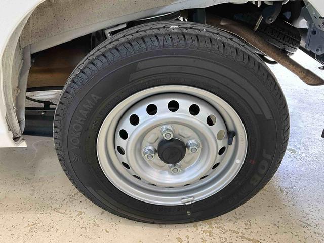 ハイゼットカーゴＤＸ　４ＷＤ　ＣＶＴ　スマアシ　コーナーセンサーホワイト　４ＷＤ　ＣＶＴ　ＡＭＦＭラジオ　スマートアシスト　コーナーセンサー　オートライト　アイドリングストップ　キーレスエントリーキー　集中ドアロック　リヤヒーターファン（京都府）の中古車