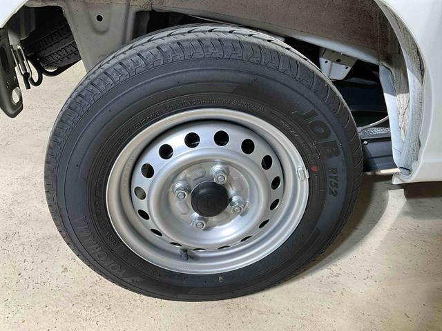 ハイゼットカーゴＤＸ　４ＷＤ　ＣＶＴ　スマアシ　コーナーセンサーホワイト　４ＷＤ　ＣＶＴ　ＡＭＦＭラジオ　スマートアシスト　コーナーセンサー　オートライト　アイドリングストップ　キーレスエントリーキー　集中ドアロック　リヤヒーターファン（京都府）の中古車