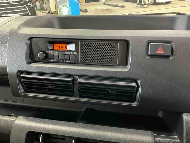 ハイゼットトラックジャンボスタンダード　４ＷＤ　ＡＭ／ＦＭチューナー４ＷＤ　エアコン　パワステ　ＡＭ／ＦＭチューナー　オートライト　横滑り防止装置　衝突被害軽減システム　スマートアシストＩＩＩｔ　アイドリングストップ　ラバーマット　走行少ない　運転席助手席エアバッグ（京都府）の中古車