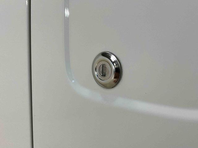 ハイゼットトラックジャンボスタンダード　４ＷＤ　ＡＭ／ＦＭチューナー４ＷＤ　エアコン　パワステ　ＡＭ／ＦＭチューナー　オートライト　横滑り防止装置　衝突被害軽減システム　スマートアシストＩＩＩｔ　アイドリングストップ　ラバーマット　走行少ない　運転席助手席エアバッグ（京都府）の中古車