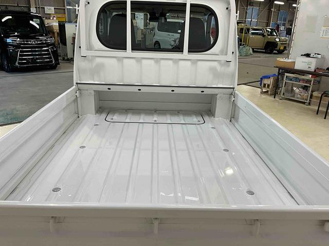 ハイゼットトラックジャンボスタンダード　４ＷＤ　ＡＭ／ＦＭチューナー４ＷＤ　エアコン　パワステ　ＡＭ／ＦＭチューナー　オートライト　横滑り防止装置　衝突被害軽減システム　スマートアシストＩＩＩｔ　アイドリングストップ　ラバーマット　走行少ない　運転席助手席エアバッグ（京都府）の中古車