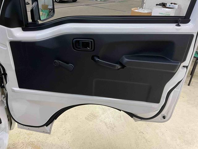 ハイゼットトラックジャンボスタンダード　４ＷＤ　ＡＭ／ＦＭチューナー４ＷＤ　エアコン　パワステ　ＡＭ／ＦＭチューナー　オートライト　横滑り防止装置　衝突被害軽減システム　スマートアシストＩＩＩｔ　アイドリングストップ　ラバーマット　走行少ない　運転席助手席エアバッグ（京都府）の中古車