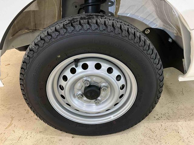 ハイゼットトラックジャンボスタンダード　４ＷＤ　ＡＭ／ＦＭチューナー４ＷＤ　エアコン　パワステ　ＡＭ／ＦＭチューナー　オートライト　横滑り防止装置　衝突被害軽減システム　スマートアシストＩＩＩｔ　アイドリングストップ　ラバーマット　走行少ない　運転席助手席エアバッグ（京都府）の中古車