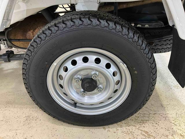 ハイゼットトラックジャンボスタンダード　４ＷＤ　ＡＭ／ＦＭチューナー４ＷＤ　エアコン　パワステ　ＡＭ／ＦＭチューナー　オートライト　横滑り防止装置　衝突被害軽減システム　スマートアシストＩＩＩｔ　アイドリングストップ　ラバーマット　走行少ない　運転席助手席エアバッグ（京都府）の中古車