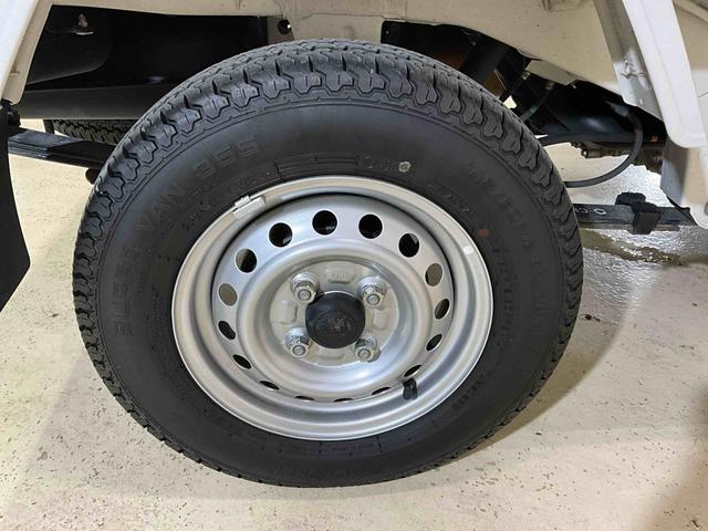 ハイゼットトラックジャンボスタンダード　４ＷＤ　ＡＭ／ＦＭチューナー４ＷＤ　エアコン　パワステ　ＡＭ／ＦＭチューナー　オートライト　横滑り防止装置　衝突被害軽減システム　スマートアシストＩＩＩｔ　アイドリングストップ　ラバーマット　走行少ない　運転席助手席エアバッグ（京都府）の中古車