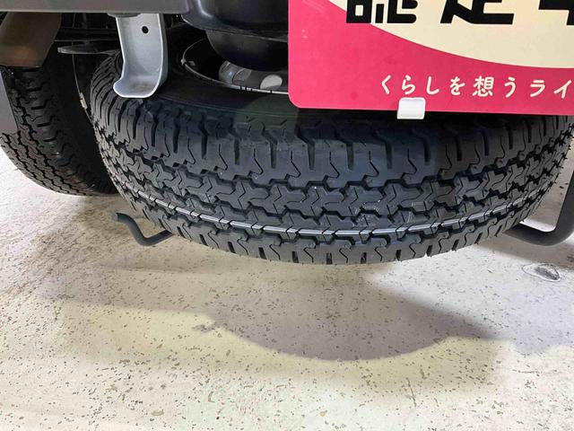 ハイゼットトラックジャンボスタンダード　４ＷＤ　ＡＭ／ＦＭチューナー４ＷＤ　エアコン　パワステ　ＡＭ／ＦＭチューナー　オートライト　横滑り防止装置　衝突被害軽減システム　スマートアシストＩＩＩｔ　アイドリングストップ　ラバーマット　走行少ない　運転席助手席エアバッグ（京都府）の中古車