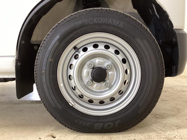 ハイゼットカーゴＤＸ　ワンオーナー　４ＷＤ　ＣＶＴ車　ラジオ　スマアシワンオーナー　切替式４ＷＤ　ＣＶＴ車　ラジオ　スマートアシスト　両側スライドドア　オートライト　コーナーセンサー　ヘッドライトレべライザー　横滑り防止措置　キーレスエントリー　マニュアルエアコン（京都府）の中古車