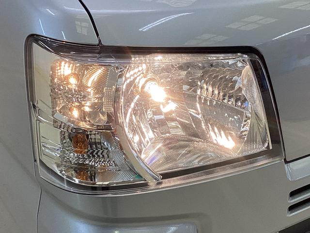 ハイゼットカーゴデラックス 4WD CVT車 届出済未使用車 ラジオ4WD CTV車 届出済未使用車 ラジオ アイドリングストップ 前後コーナーセンサー 両側スライドドア マニュアルエアコン オートライト ABS 運転席・助手席エアバッグ キーレスエントリー(京都府)の中古車