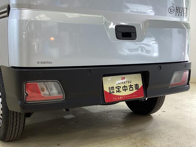 ハイゼットカーゴデラックス 4WD CVT車 届出済未使用車 ラジオ4WD CTV車 届出済未使用車 ラジオ アイドリングストップ 前後コーナーセンサー 両側スライドドア マニュアルエアコン オートライト ABS 運転席・助手席エアバッグ キーレスエントリー(京都府)の中古車