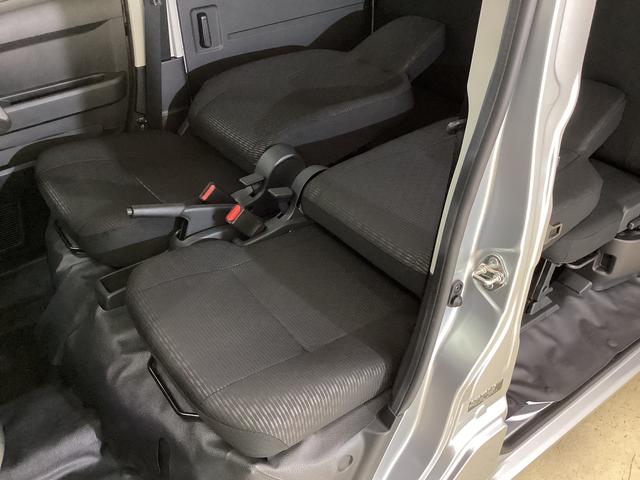 ハイゼットカーゴデラックス 4WD CVT車 届出済未使用車 ラジオ4WD CTV車 届出済未使用車 ラジオ アイドリングストップ 前後コーナーセンサー 両側スライドドア マニュアルエアコン オートライト ABS 運転席・助手席エアバッグ キーレスエントリー(京都府)の中古車