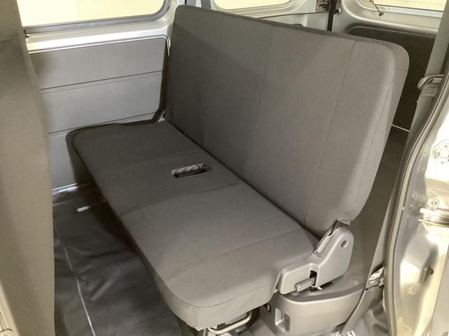 ハイゼットカーゴデラックス 4WD CVT車 届出済未使用車 ラジオ4WD CTV車 届出済未使用車 ラジオ アイドリングストップ 前後コーナーセンサー 両側スライドドア マニュアルエアコン オートライト ABS 運転席・助手席エアバッグ キーレスエントリー(京都府)の中古車