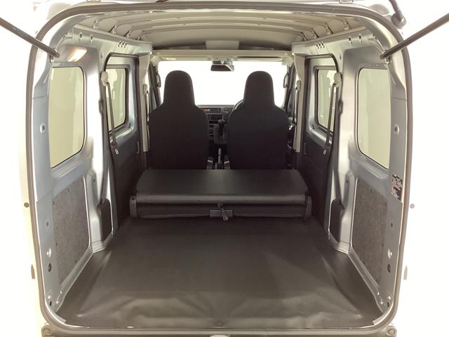 ハイゼットカーゴデラックス 4WD CVT車 届出済未使用車 ラジオ4WD CTV車 届出済未使用車 ラジオ アイドリングストップ 前後コーナーセンサー 両側スライドドア マニュアルエアコン オートライト ABS 運転席・助手席エアバッグ キーレスエントリー(京都府)の中古車