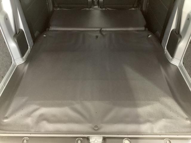 ハイゼットカーゴデラックス 4WD CVT車 届出済未使用車 ラジオ4WD CTV車 届出済未使用車 ラジオ アイドリングストップ 前後コーナーセンサー 両側スライドドア マニュアルエアコン オートライト ABS 運転席・助手席エアバッグ キーレスエントリー(京都府)の中古車