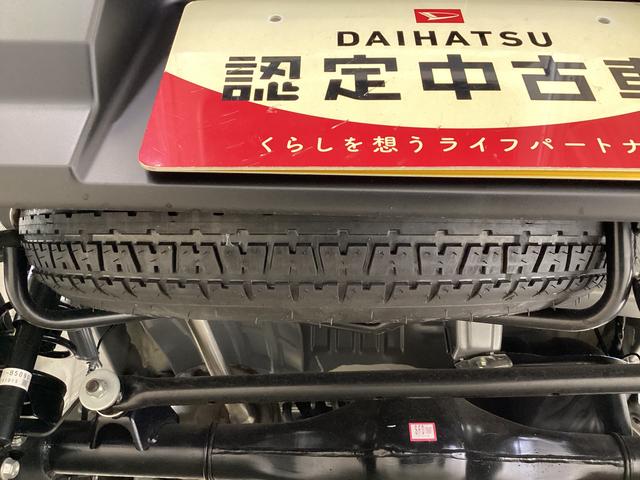 ハイゼットカーゴデラックス 4WD CVT車 届出済未使用車 ラジオ4WD CTV車 届出済未使用車 ラジオ アイドリングストップ 前後コーナーセンサー 両側スライドドア マニュアルエアコン オートライト ABS 運転席・助手席エアバッグ キーレスエントリー(京都府)の中古車