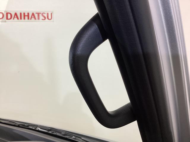 ハイゼットカーゴデラックス 4WD CVT車 届出済未使用車 ラジオ4WD CTV車 届出済未使用車 ラジオ アイドリングストップ 前後コーナーセンサー 両側スライドドア マニュアルエアコン オートライト ABS 運転席・助手席エアバッグ キーレスエントリー(京都府)の中古車