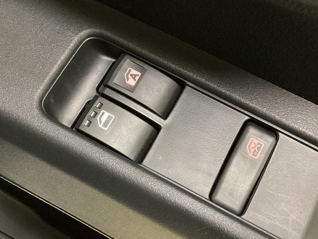 ハイゼットカーゴデラックス 4WD CVT車 届出済未使用車 ラジオ4WD CTV車 届出済未使用車 ラジオ アイドリングストップ 前後コーナーセンサー 両側スライドドア マニュアルエアコン オートライト ABS 運転席・助手席エアバッグ キーレスエントリー(京都府)の中古車