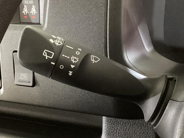 ハイゼットカーゴデラックス 4WD CVT車 届出済未使用車 ラジオ4WD CTV車 届出済未使用車 ラジオ アイドリングストップ 前後コーナーセンサー 両側スライドドア マニュアルエアコン オートライト ABS 運転席・助手席エアバッグ キーレスエントリー(京都府)の中古車