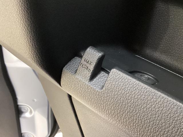 ハイゼットカーゴデラックス 4WD CVT車 届出済未使用車 ラジオ4WD CTV車 届出済未使用車 ラジオ アイドリングストップ 前後コーナーセンサー 両側スライドドア マニュアルエアコン オートライト ABS 運転席・助手席エアバッグ キーレスエントリー(京都府)の中古車