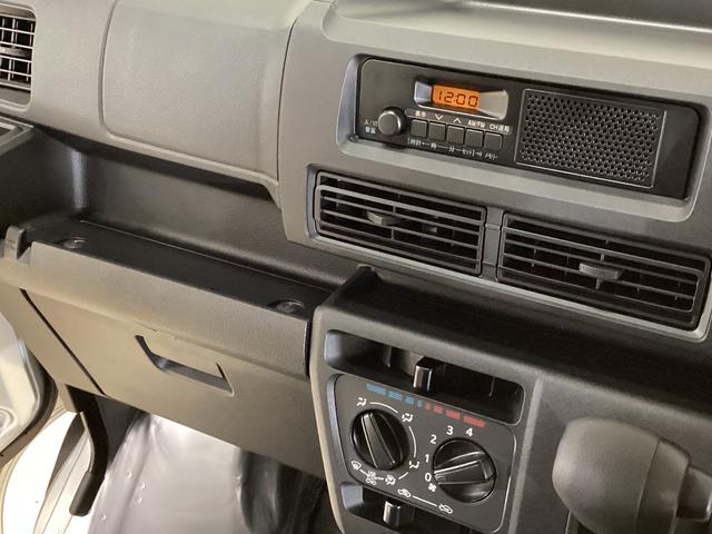 ハイゼットカーゴデラックス 4WD CVT車 届出済未使用車 ラジオ4WD CTV車 届出済未使用車 ラジオ アイドリングストップ 前後コーナーセンサー 両側スライドドア マニュアルエアコン オートライト ABS 運転席・助手席エアバッグ キーレスエントリー(京都府)の中古車