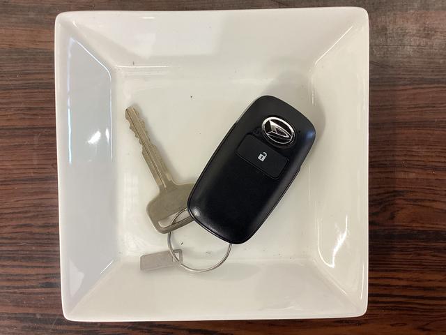 ハイゼットトラックエクストラ切替式４ＷＤ　ＭＴ車　荷台作業灯　前後コーナーセンサー　３方開　オートマチックハイビーム　ＬＥＤヘッドライト　プッシュボタンエンジンスタート　電動格納ミラー　横滑り防止措置　マニュアルエアコン（京都府）の中古車