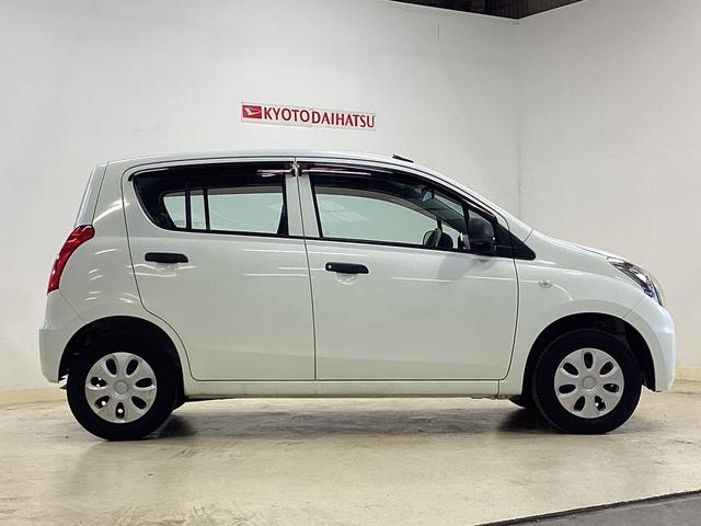 アルトＦ　ワンオーナー　ＣＤオーディオ　キーレスエントリーワンオーナー　ＣＤオーディオ　キーレスエントリー　ドアバイザー　アクセサリーソケット　マニュアルエアコン　ヘッドライトレべライザー　助手席エアバック　スペアタイヤ　ドリンクホルダー　１３インチホイール（京都府）の中古車